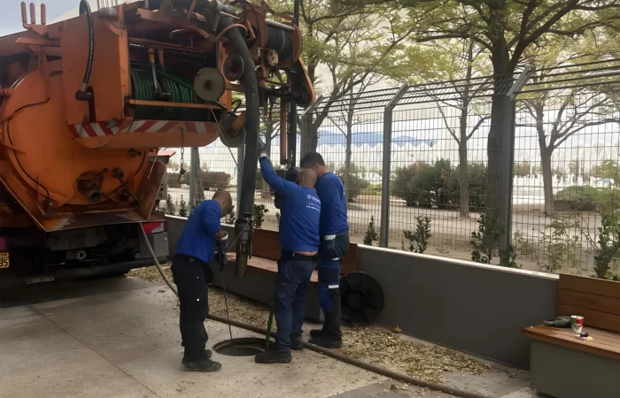 Η εταιρεία Αποφράξεις Ανδρώνης ανέλαβε και ολοκλήρωσε με απόλυτη επιτυχία τον καθαρισμό των φρεατίων ομβρίων στο Telecom Center Athens, στις εγκαταστάσεις του Γηπέδου Μπάσκετ του Παναθηναϊκού.